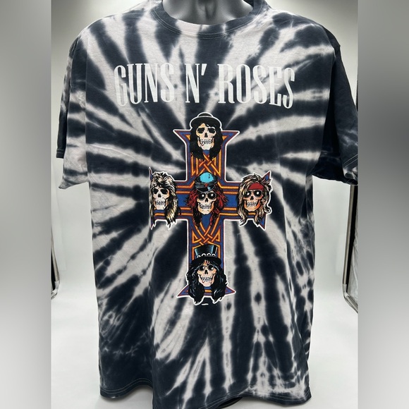 Tops - New Men’s Guns and Roses black‎ and white tie dye short sleeve. Size L.